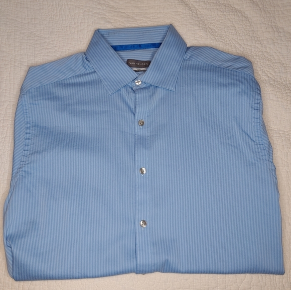 Van Heusen Other - Men's Van Heusen slim fit blue stripe button down dress shirt